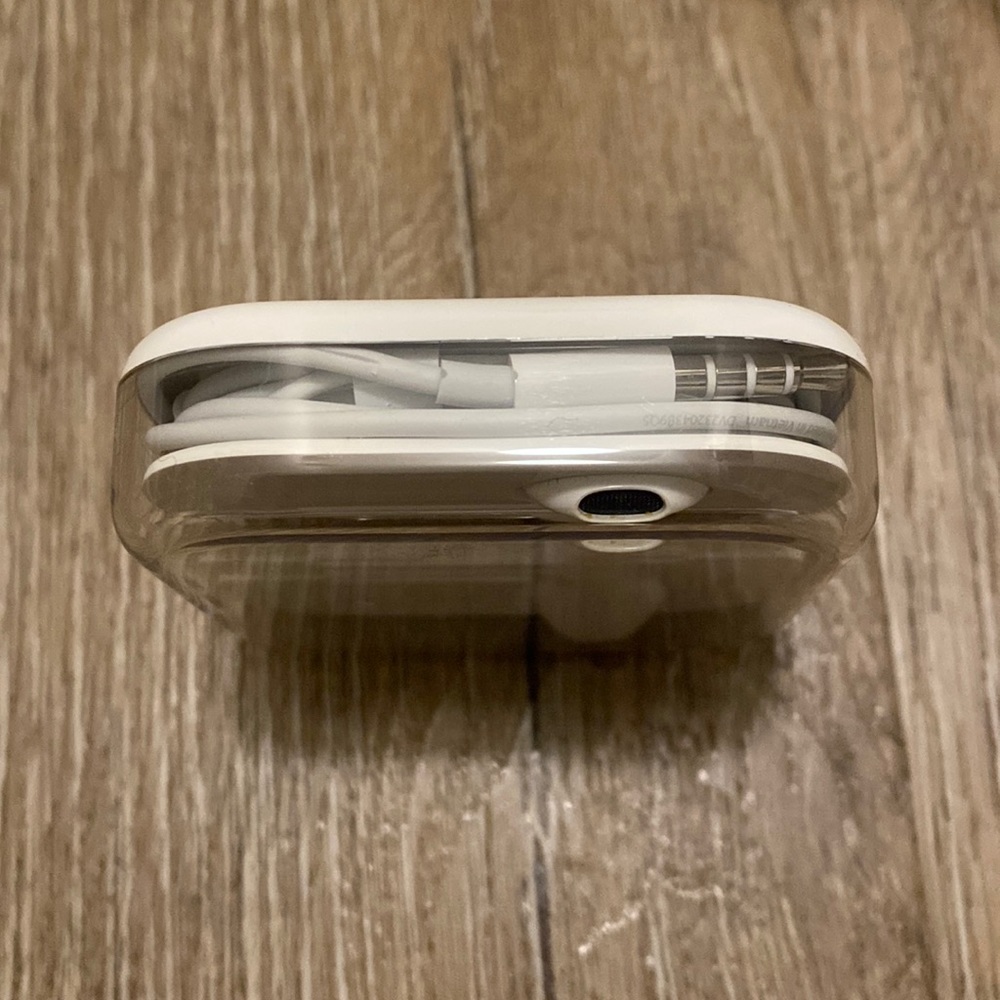 Apple Earbuds - Picture 2 of 2